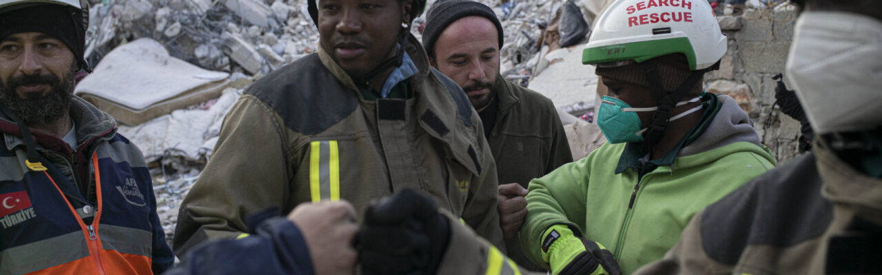 South African USAR Team search for Survivors of the earthquake with Turkish rescue workers.